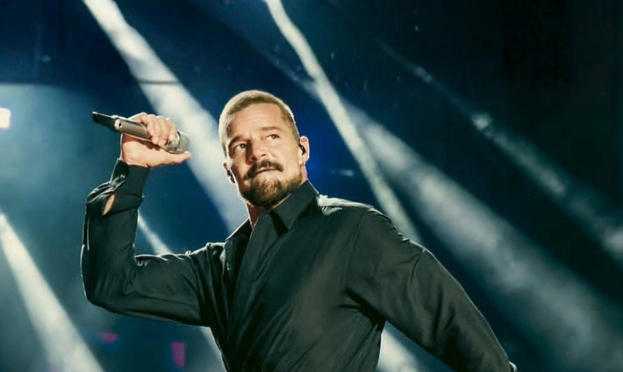Ricky Martin enciende las redes durante su gira por Europa