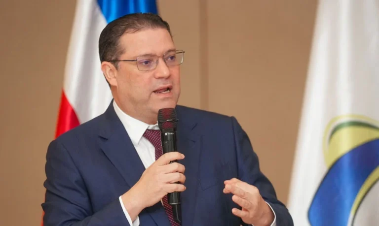 Ministro Yayo viajará a Alemania a captar inversiones para la industria de los semiconductores en RD