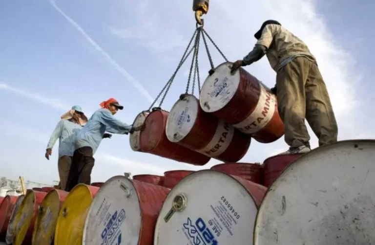 El petróleo de Texas sube un 3,25 % tras anunciar Irán el cierre del estrecho de Ormuz