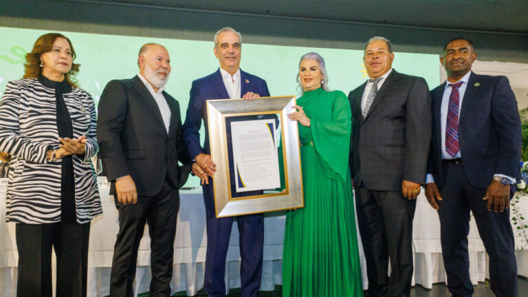 Amaprosan y principales asociaciones de comerciantes y mayoristas de la región del Cibao y Santo Domingo reconocen al presidente Abinader por priorizar transformación del Hospedaje Yaque