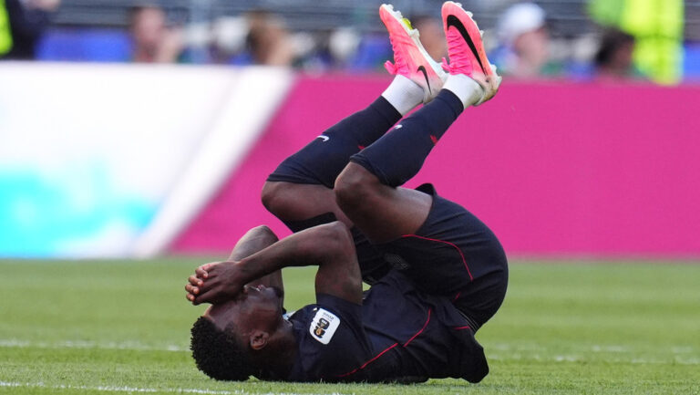 Balogun rompe el silencio tras la polémica decisión de la FIFA