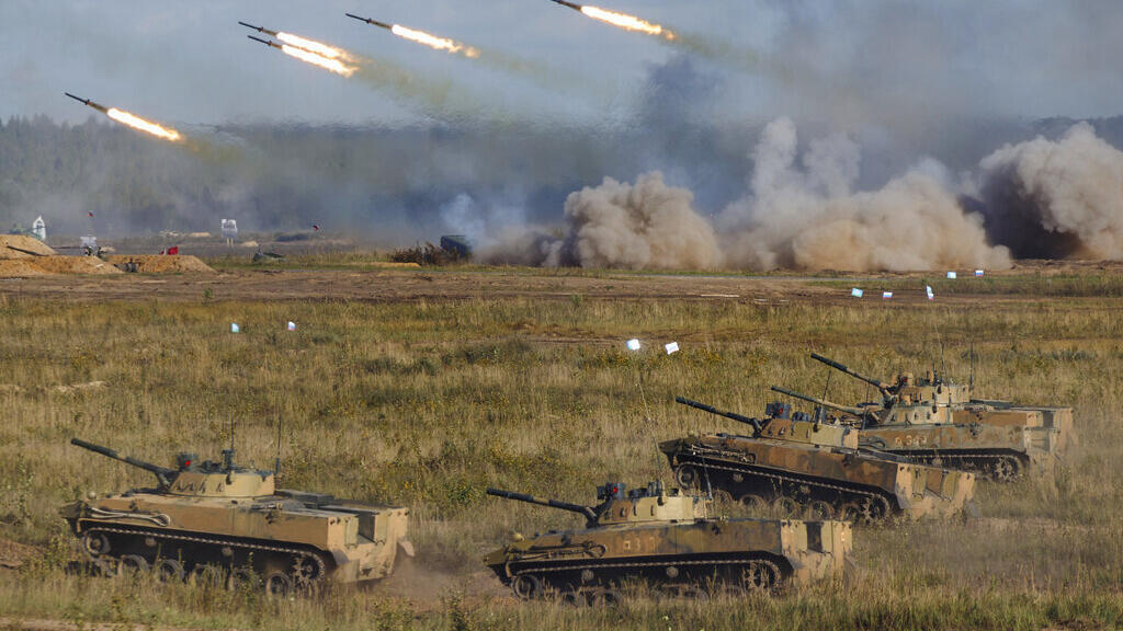 Bielorrusia lanza ejercicios militares planificados en distritos fronterizos con Ucrania