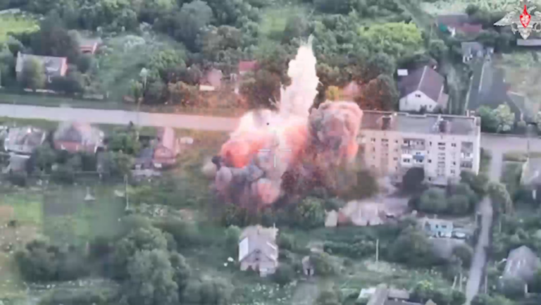 Bombas rusas arrasan puntos de despliegue de tropas de Kiev