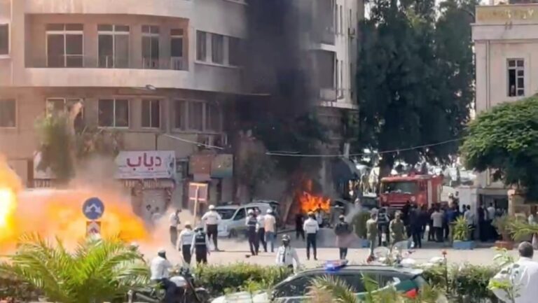 CHOCANTE MOMENTO de una explosión cerca del hotel donde se hospeda Macron en Siria