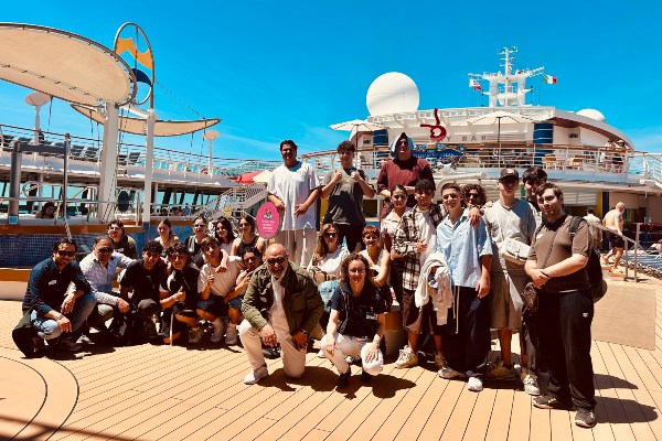 Alumnos del Instituto Paolo Baffi reciben capacitación a bordo del Brilliance of the Seas