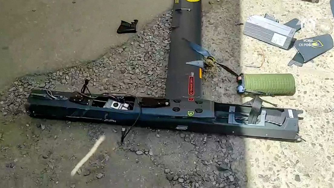 Fachadas destruidas y restos de un dron en el mercado atacado por Kiev