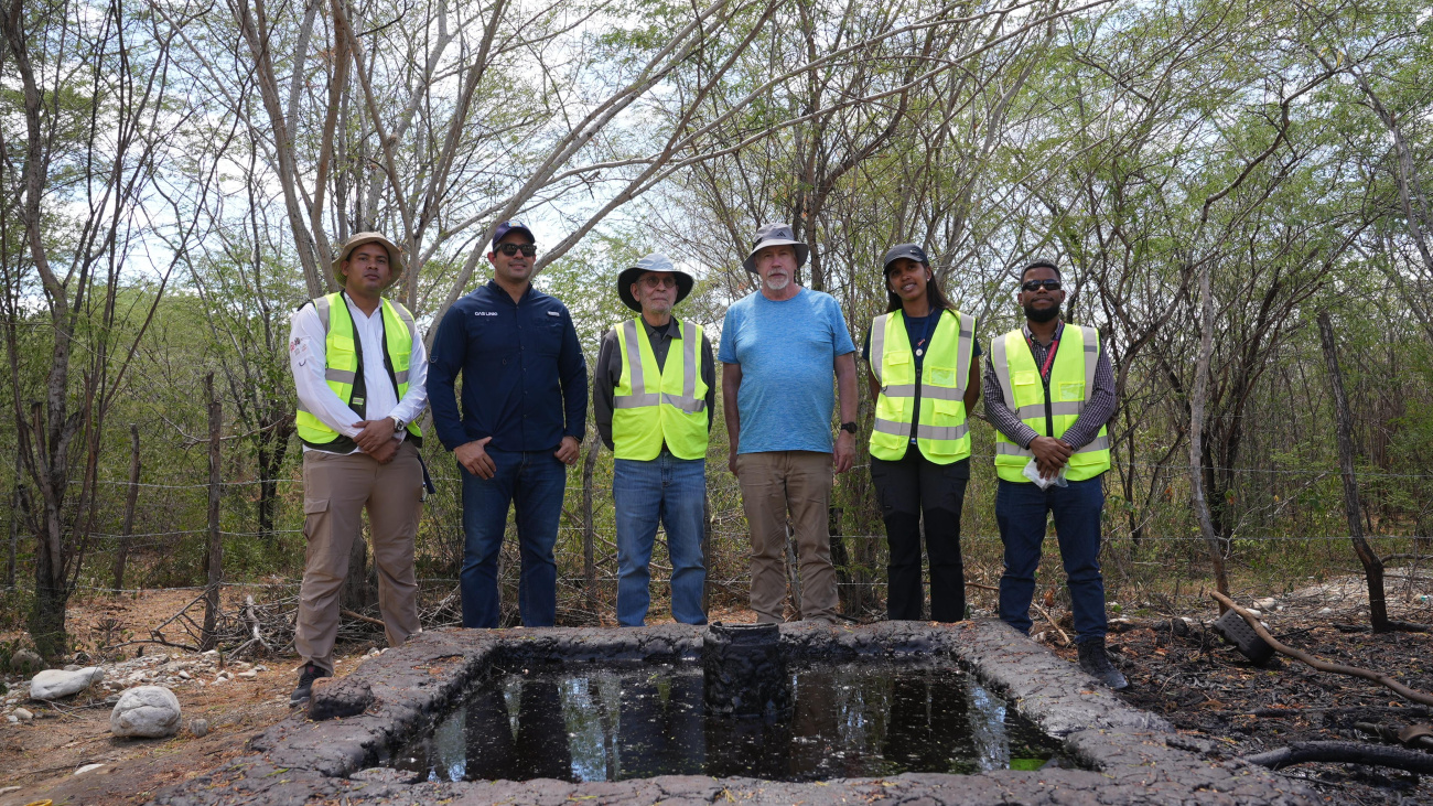 Geólogos de la Universidad de Texas realizan visita a la cuenca de Azua para iniciar investigación sobre el potencial de hidrocarburos de la zona
