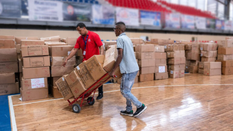 INABIE entregará más de 260,000 kits de utilería escolar en la región Este