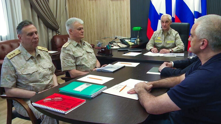 Ministro ruso de Defensa supervisa las fuerzas de una zona estratégica del país