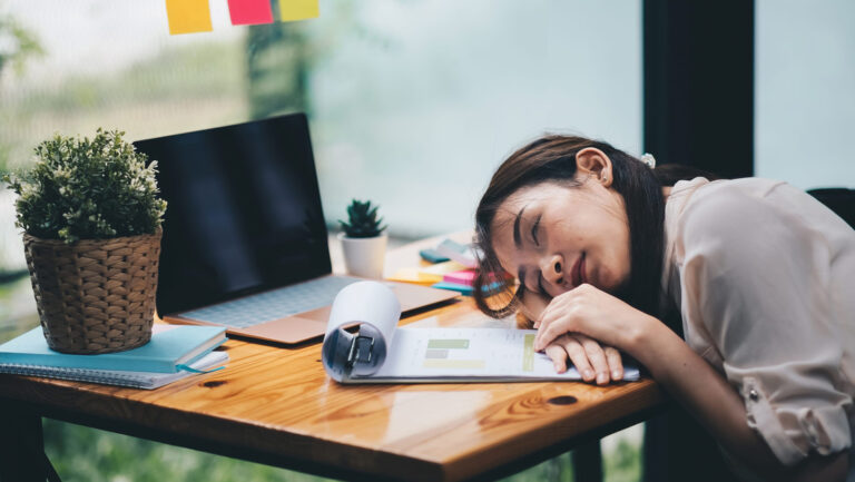 ¿No duermes lo suficiente?: la ciencia tiene malas noticias