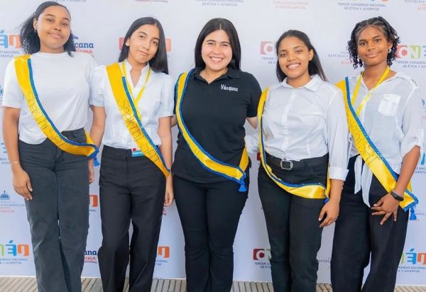 Estudiante 17 años representará a RD en evento India