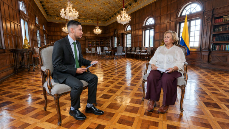 "Peligros que encarna ir a una guerra": Canciller colombiana habla sobre el mercenarismo en su país