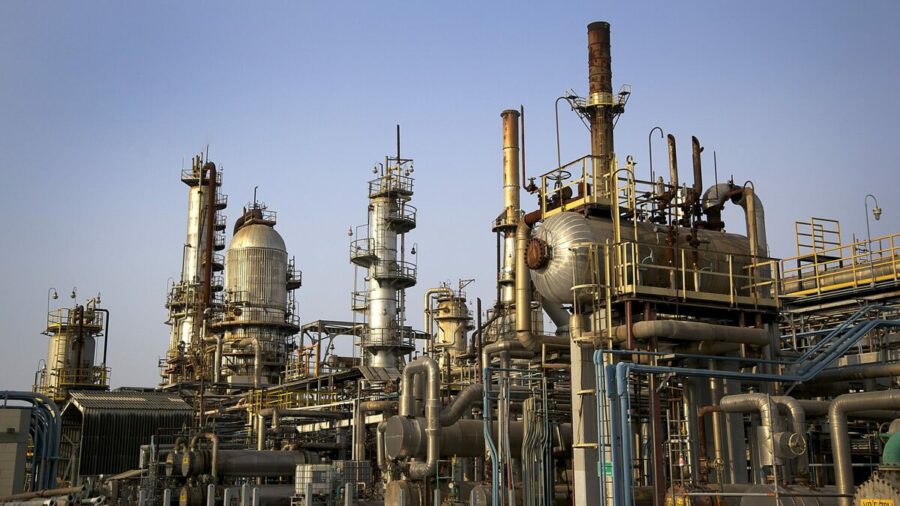 Petróleo de Texas arranca la semana con leve bajada ante posible diálogo