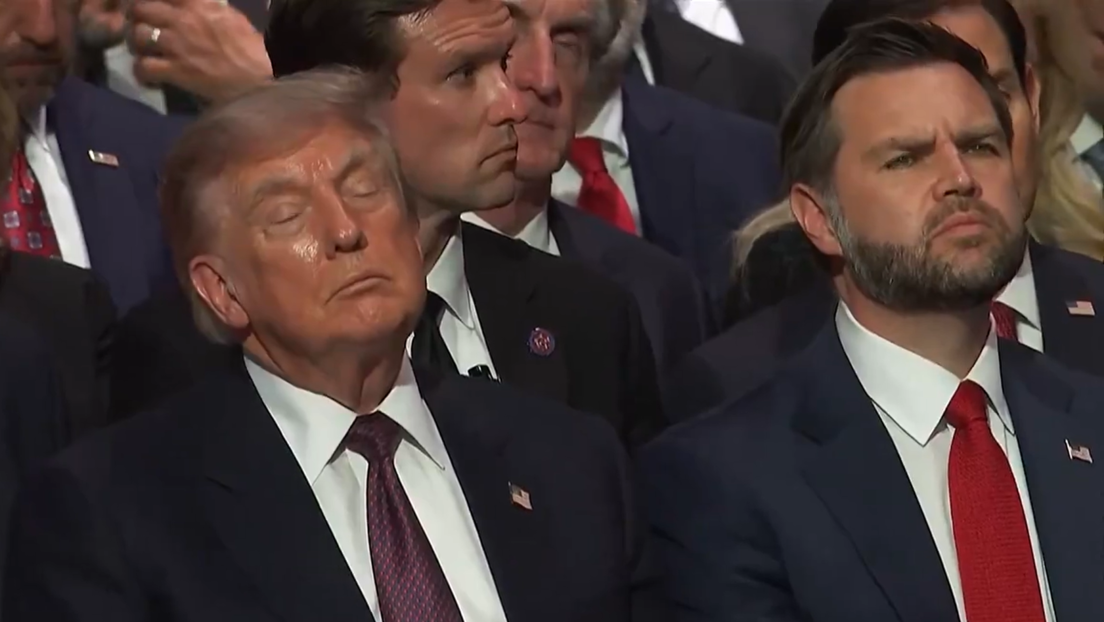 Trump lucha contra el sueño en el funeral de Lindsey Graham