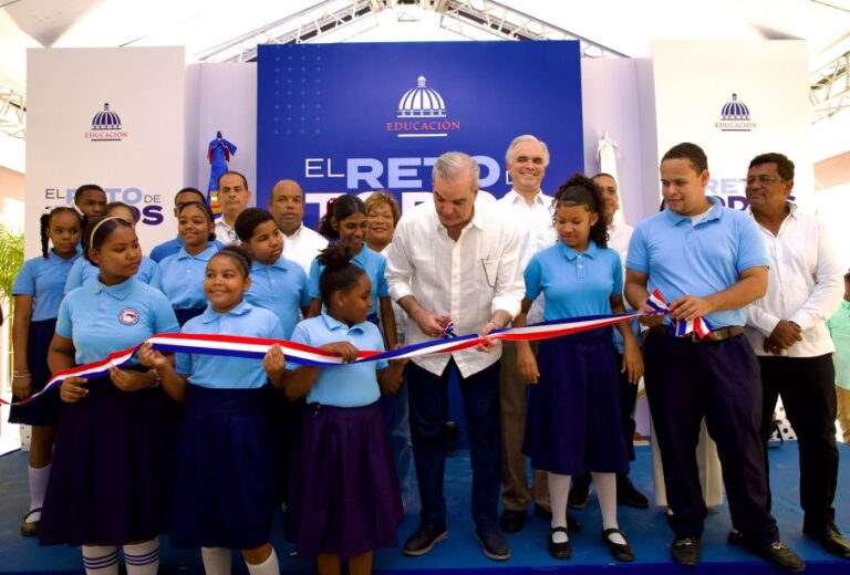 Abinader inaugura en Los Alcarrizos 26 nuevas aulas en el Liceo Ercilia Pepín beneficiando a 960 estudiantes