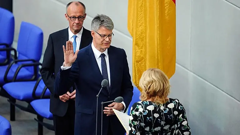 Friedrich Merz oficializa cambios en su gobierno: Schnieder-Güntzler asume el Ministerio de Transporte