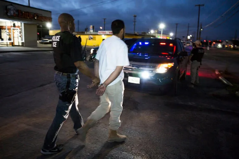 Intensificación migratoria: ICE reporta 10,000 detenciones en cinco días