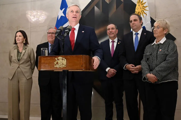 Presidente José Antonio Kast culmina gira regional en Uruguay