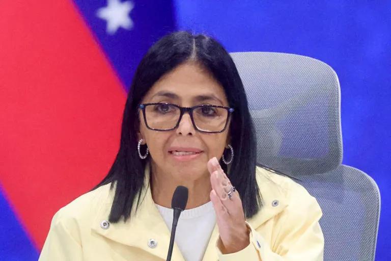 Cambios en el gabinete económico de Venezuela ante la crisis por los terremotos
