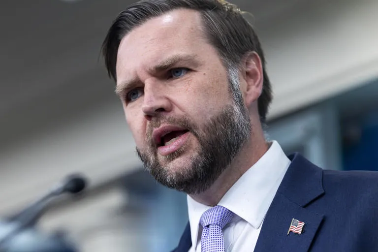 ¡Fuerte acusación! JD Vance denuncia que sectores del gobierno israelí pagan a figuras influyentes en EE. UU. para sabotear el acuerdo con Irán