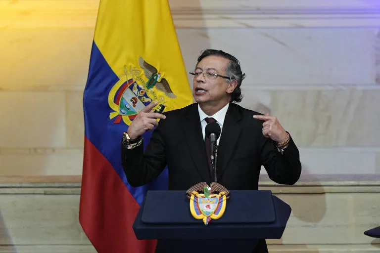 Colombia restablece el suministro eléctrico a Ecuador tras superar tensiones comerciales