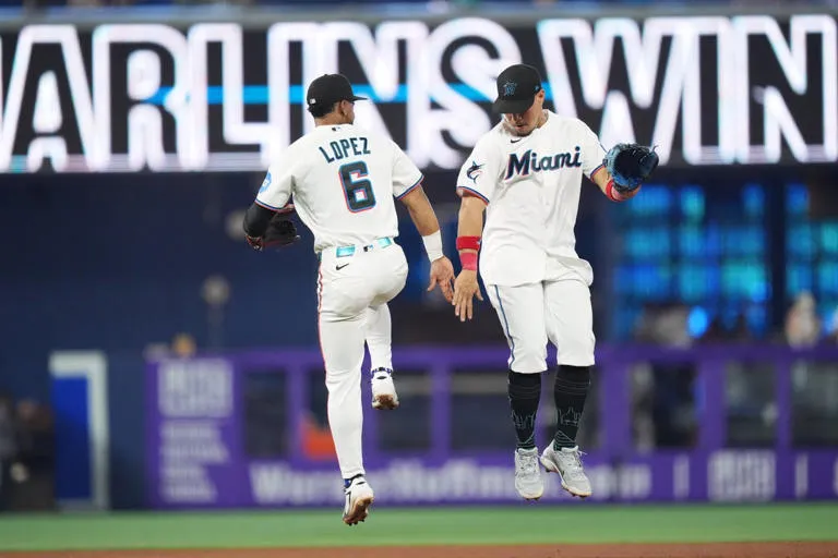 Conine guía el triunfo: Marlins superan 8-6 a los Filis con jonrón clave