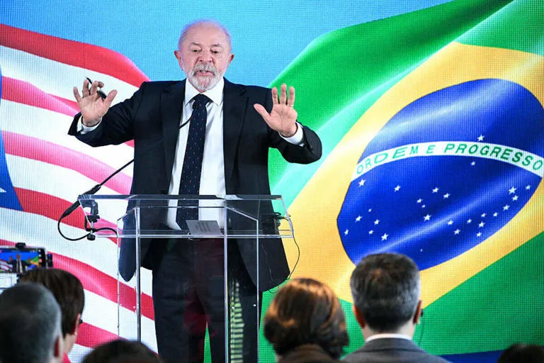 Entra en vigor arancel de Trump a Brasil mientras Estados Unidos prepara nuevas medidas comerciales