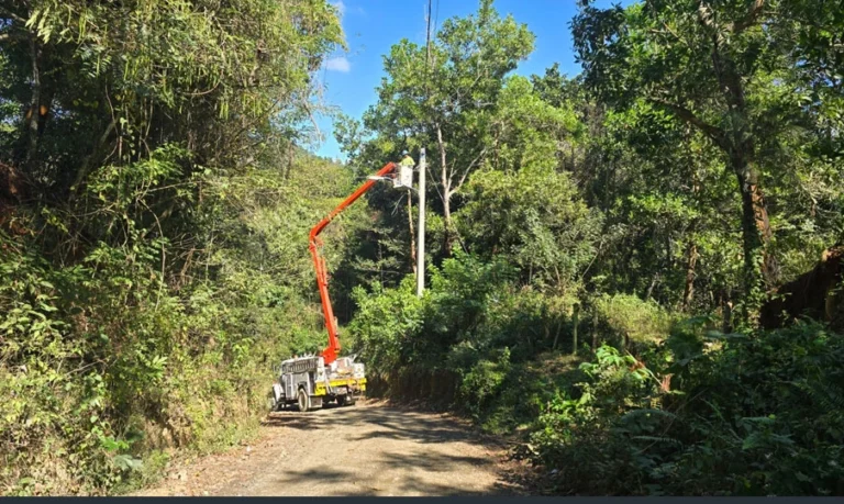 EDENORTE y Ministerio de Energía y Minas llevan electricidad a Cruz de Cabrera con inversión de RD$14.7 millones