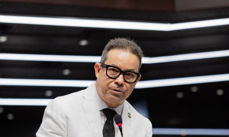 PRM reelige a Amado Díaz como vocero del Bloque de Diputados