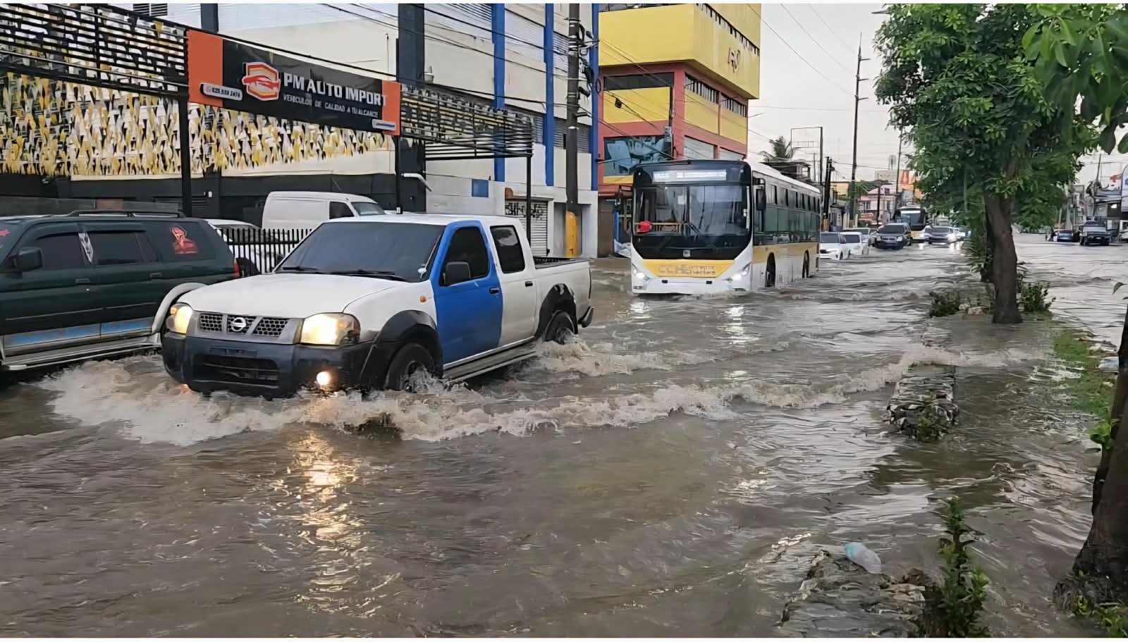¡Alerta meteorológica! Onda tropical desatará fuertes lluvias y tronadas entre tarde y noche