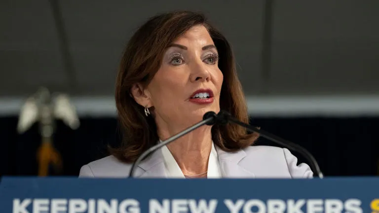 Kathy Hochul: 1 alerta clave por aranceles en 2026