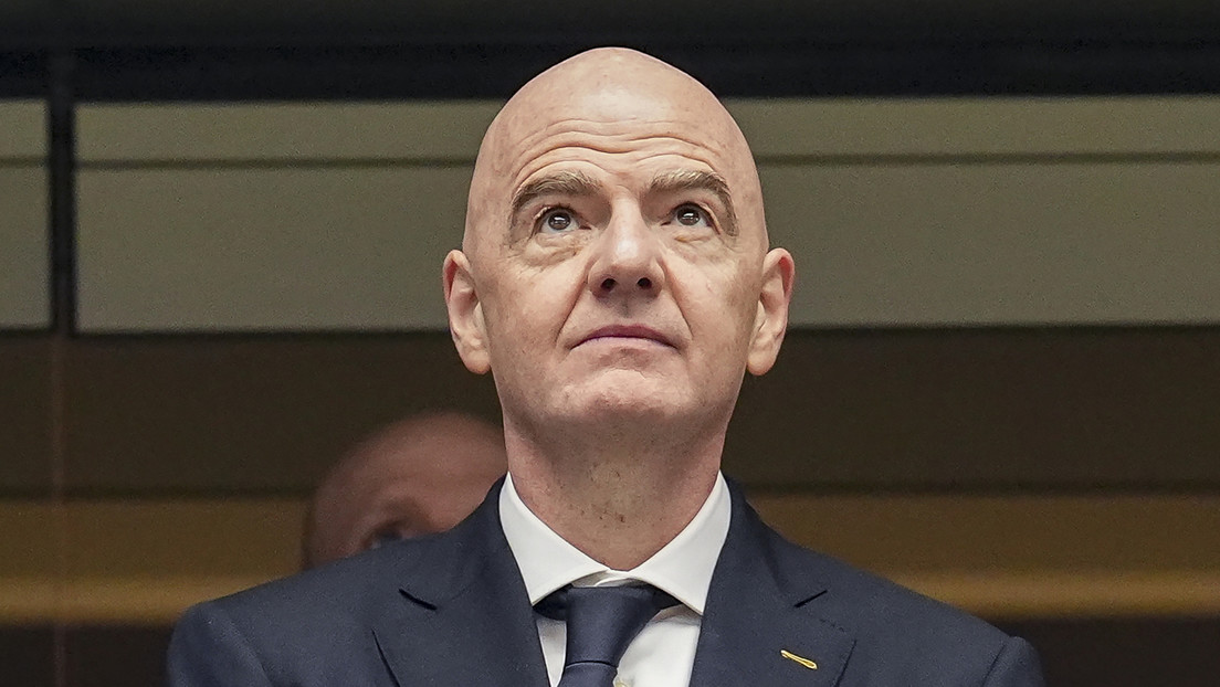 "Basta ya": Leyendas del fútbol se pronuncian sobre Infantino en un contundente mensaje