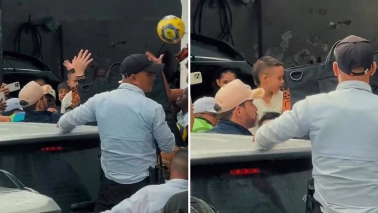 De la Espriella entrega balones con el logo de su partido a damnificados por el terremoto