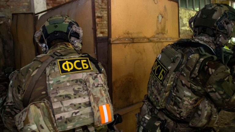 FSB detiene a 3 adolscentes reclutados desde el extranjero para atentar contra militares rusos