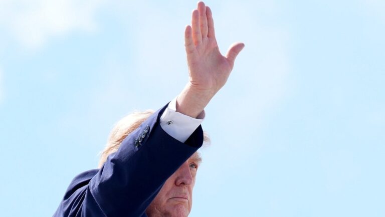 "Hola": Mensaje sabatino de Trump a Groenlandia