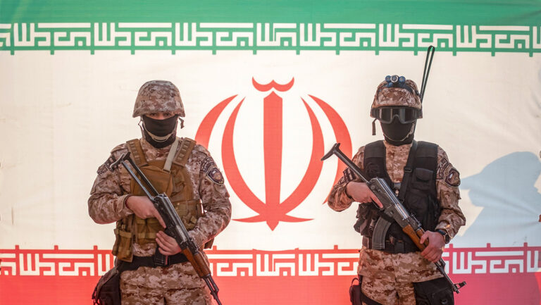 Irán advierte a aliados de EE.UU. que "se quemarán en el fuego de la guerra"