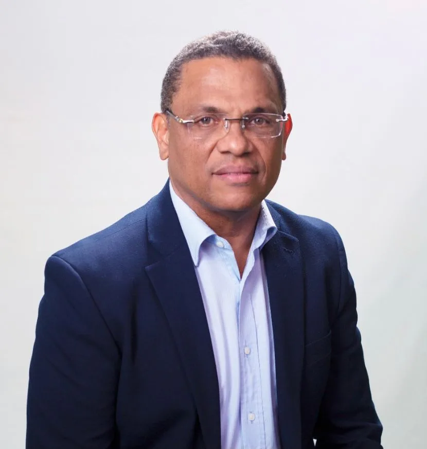 Mérido de Jesús Torres Espinal es designado director ejecutivo del Departamento Aeroportuario
