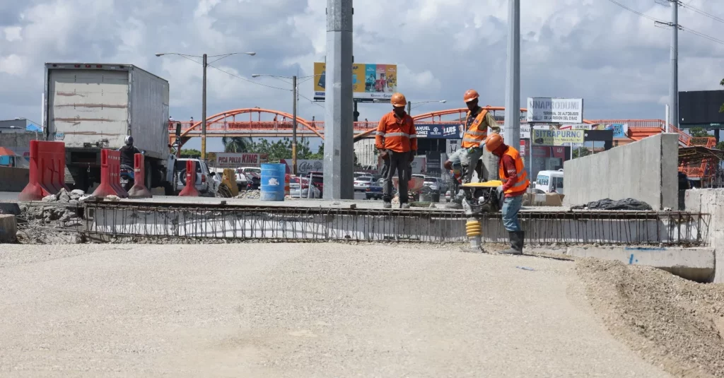 MOPC destina más de RD$13,400 millones para asfaltado nacional, ampliación de la autopista Duarte y obras en Santiago