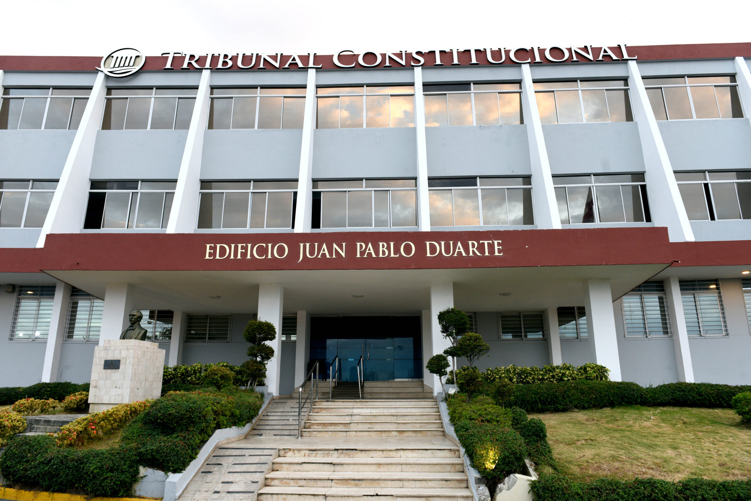 TRIBUNAL
