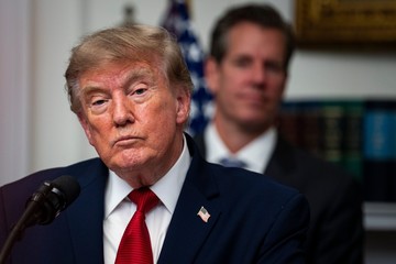 Trump llama "semineutrales" a algunos de sus socios clave en Oriente Medio