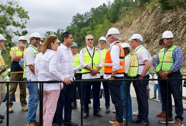Abinader supervisa avances en la presa de Guaigüí, La Vega