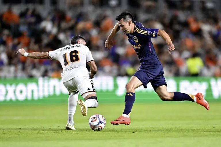 El LA Galaxy de Chucky Lozano tropieza en su visita al Dynamo de Houston