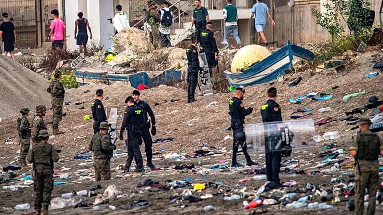 Refuerzo fronterizo en Ceuta: los militares interrumpen sus vacaciones ante el riesgo de crisis migratoria