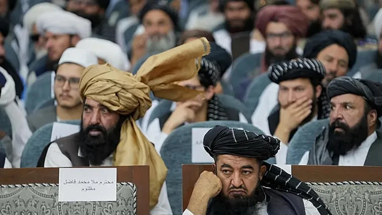 Los talibanes celebran cinco años en el poder entre desfiles militares y la alarma global de la ONU