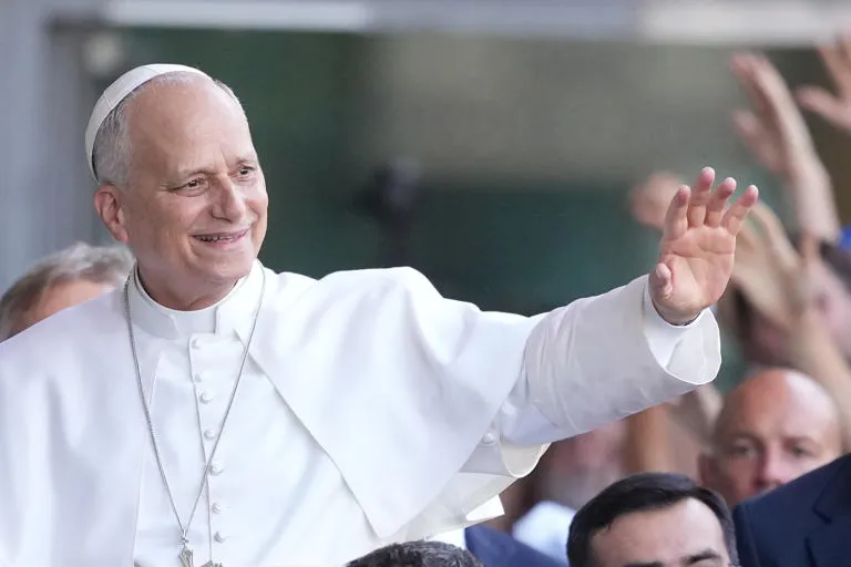 El papa León XIV llama al diálogo, la paz y destaca a los jóvenes como signo de esperanza