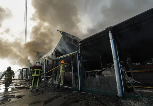 Ataque ruso en Kiev deja 12 muertos y decenas de heridos