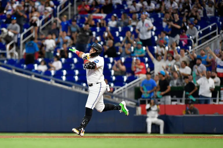 Jonrón de Heriberto Hernández sella triunfo de Marlins sobre Nacionales