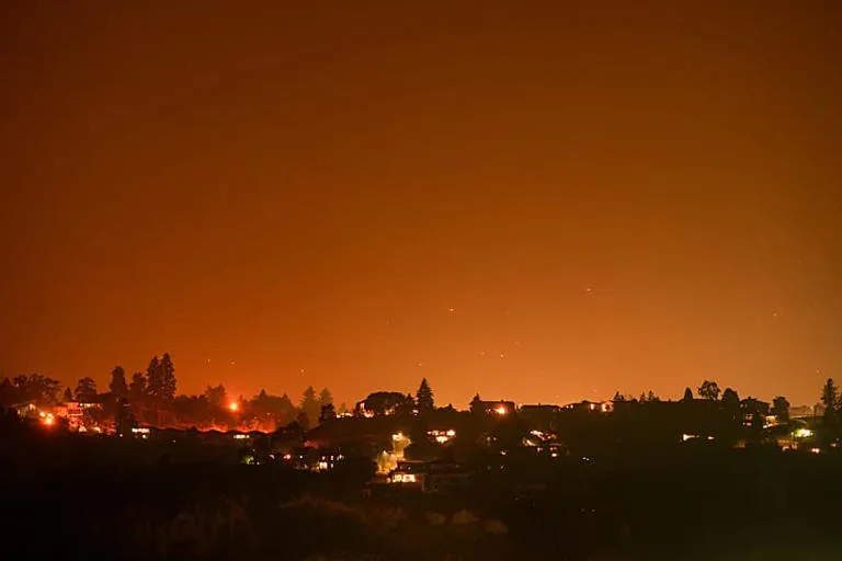 Canadá declara el estado de emergencia nacional tras masivas evacuaciones por voraces incendios forestales