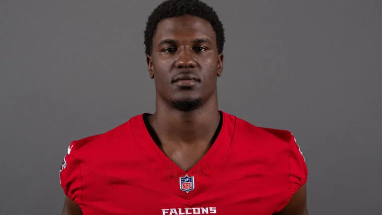 James Pearce Jr. recibe dura sanción de ocho juegos en NFL