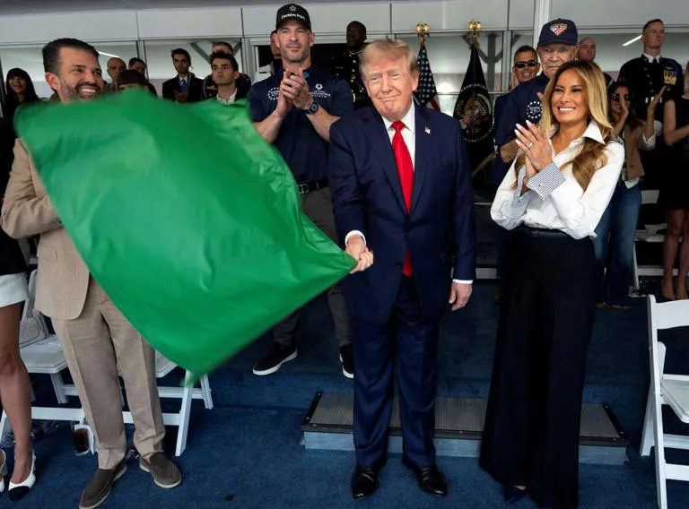 Festejos del aniversario de Estados Unidos Trump: insólita carrera